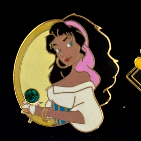 EUC - RARE! Vintage Esmeralda Premiere Birthday Pin - Disney Pin - 2003 - Picture 1 of 1
